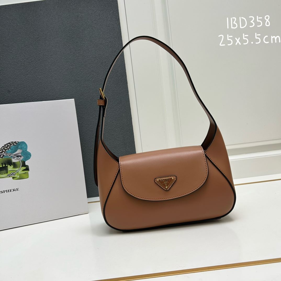Pra*a top handle bags